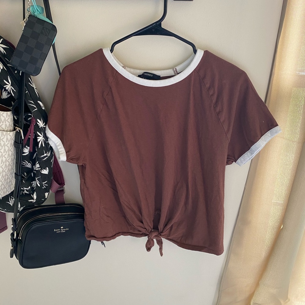 Knotted crop top ⭐️